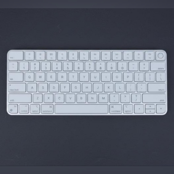 NWOT, APPLE MAGIC KEYBOARD A2449 WITH TOUCH ID .